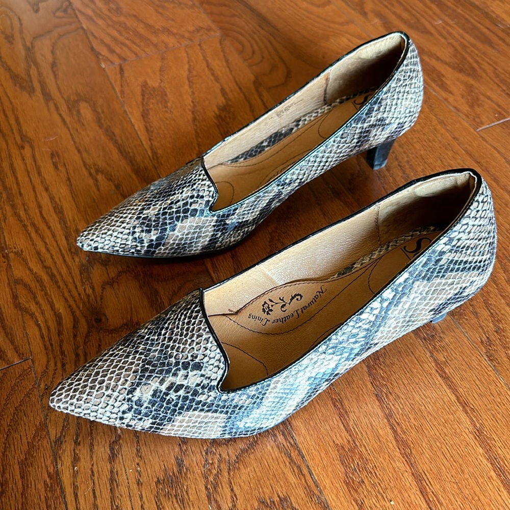 Like new Sofft Snake print heels 8M low heel easy to wear - Picture 6 of 9